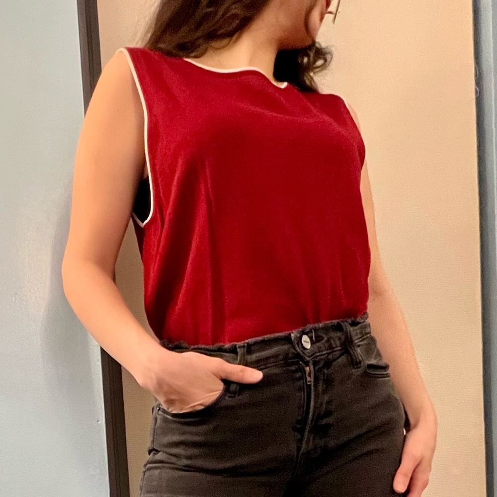 Gorgeous VINTAGE Red Knit Top w Pink Trim